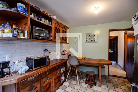 Casa para alugar com 390m², 4 quartos e 2 vagas Casa para alugar com 390m², 4 quartos e 2 vagasCozinha