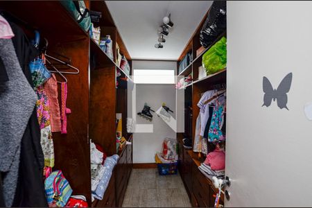 Casa para alugar com 390m², 4 quartos e 2 vagas Casa para alugar com 390m², 4 quartos e 2 vagasCloset