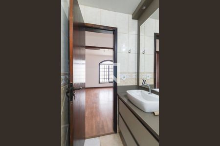 Casa à venda com 296m², 4 quartos e 4 vagasBanheiro Social