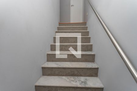 Escada  de casa à venda com 2 quartos, 153m² em Centro, Diadema