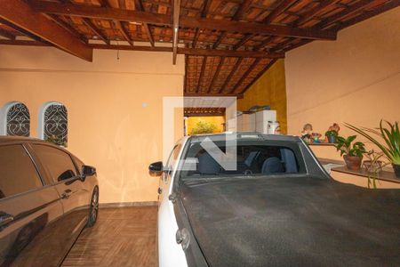 Casa à venda com 153m², 2 quartos e 4 vagas Casa à venda com 153m², 2 quartos e 4 vagasGaragem