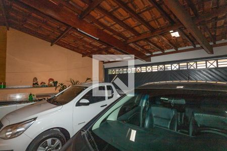 Casa à venda com 153m², 2 quartos e 4 vagas Casa à venda com 153m², 2 quartos e 4 vagasGaragem