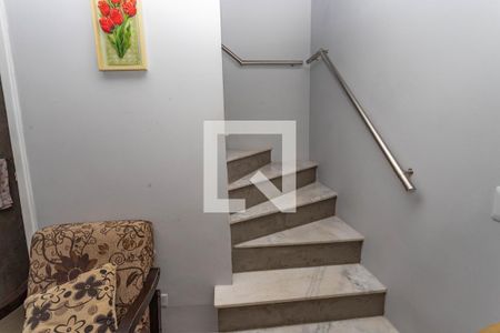 Escada  de casa à venda com 2 quartos, 153m² em Centro, Diadema