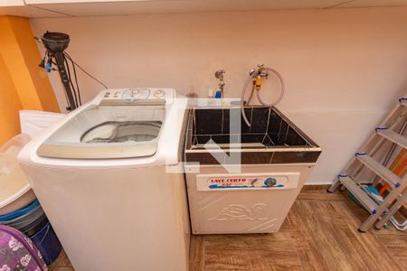 Casa à venda com 153m², 2 quartos e 4 vagas Casa à venda com 153m², 2 quartos e 4 vagasÁrea de serviço