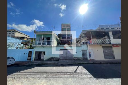Casa à venda com 360m², 3 quartos e 2 vagasFachada