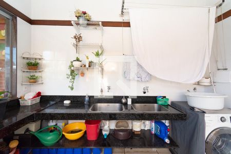 Casa à venda com 360m², 6 quartos e 4 vagasCasa 1 - Área de Serviços