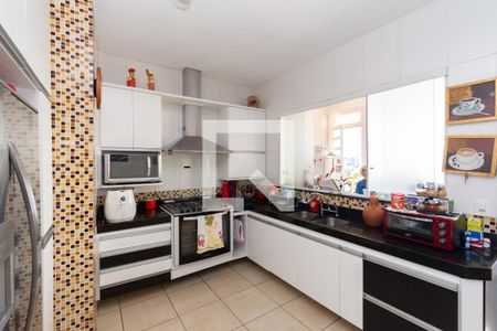 Casa à venda com 360m², 6 quartos e 4 vagasCasa 1 - Cozinha