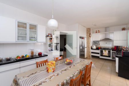 Casa à venda com 360m², 6 quartos e 4 vagasCasa 1 - Cozinha