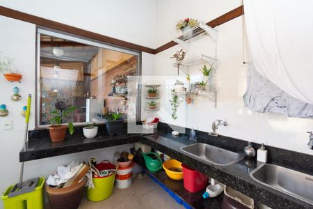 Casa à venda com 360m², 6 quartos e 4 vagasCasa 1 - Área de Serviços