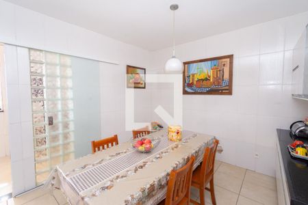 Casa à venda com 360m², 6 quartos e 4 vagasCasa 1 - Cozinha