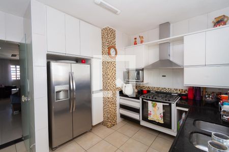 Casa à venda com 360m², 6 quartos e 4 vagasCasa 1 - Cozinha