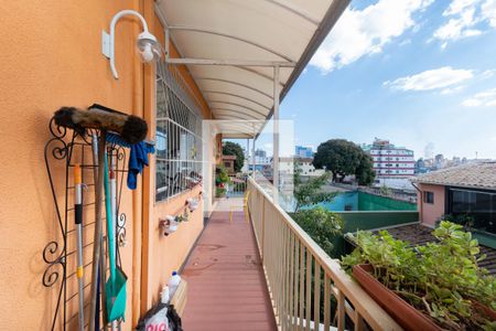 Casa à venda com 360m², 6 quartos e 4 vagasCasa 1 - Varanda da Cozinha