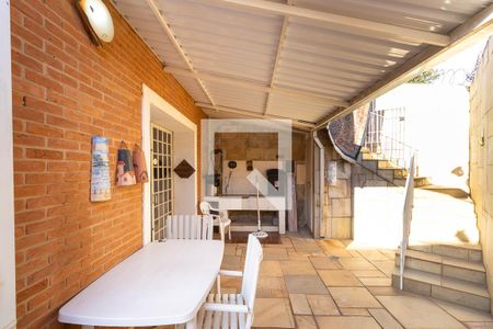 Casa à venda com 312m², 5 quartos e 2 vagasQuintal