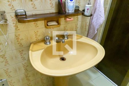 Casa à venda com 312m², 5 quartos e 2 vagasBanheiro social