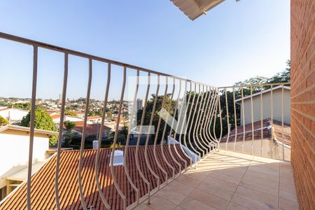 Casa à venda com 312m², 5 quartos e 2 vagasSacada da sala da lareira