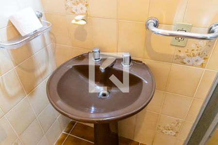 Casa à venda com 312m², 5 quartos e 2 vagasBanheiro da suíte 2