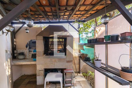 Casa à venda com 312m², 5 quartos e 2 vagasChurrasqueira