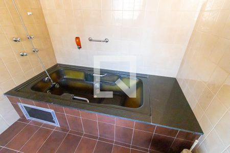 Casa à venda com 312m², 5 quartos e 2 vagasBanheiro da suíte 3