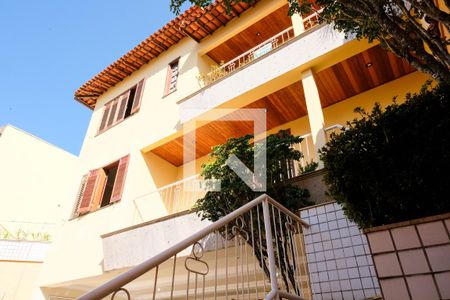 Casa à venda com 420m², 5 quartos e 4 vagasFachada