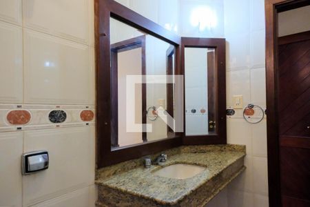 Casa à venda com 420m², 5 quartos e 4 vagasBanheiro 1