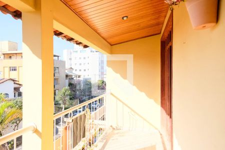 Casa à venda com 420m², 5 quartos e 4 vagasVaranda