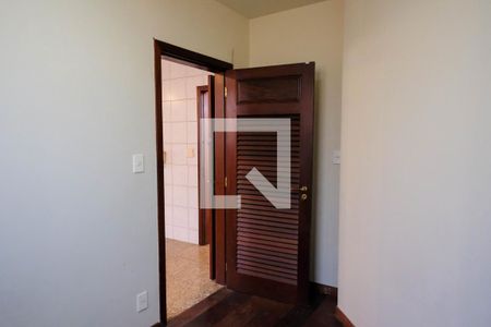 Casa à venda com 420m², 5 quartos e 4 vagasQuarto de Serviço