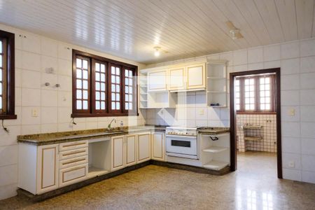 Casa à venda com 420m², 5 quartos e 4 vagasCozinha 