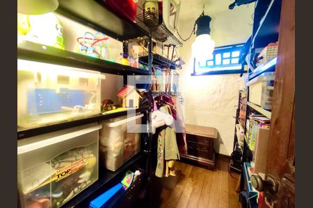 Casa à venda com 354m², 4 quartos e 2 vagas Casa à venda com 354m², 4 quartos e 2 vagasQuarto 2