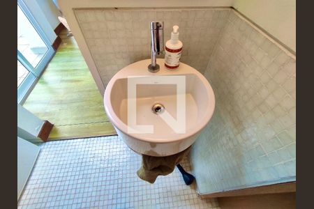 Casa à venda com 354m², 4 quartos e 2 vagas Casa à venda com 354m², 4 quartos e 2 vagasEscritório banheiro