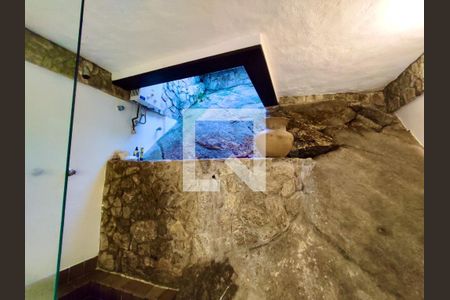 Casa à venda com 354m², 4 quartos e 2 vagas Casa à venda com 354m², 4 quartos e 2 vagasSuíte banheiro