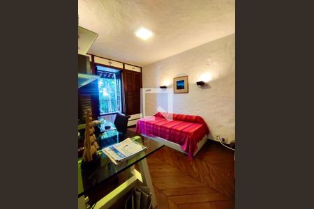 Casa à venda com 354m², 4 quartos e 2 vagas Casa à venda com 354m², 4 quartos e 2 vagasSuíte 1