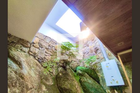 Casa à venda com 354m², 4 quartos e 2 vagas Casa à venda com 354m², 4 quartos e 2 vagasSuíte banheiro