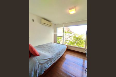 Casa à venda com 354m², 4 quartos e 2 vagas Casa à venda com 354m², 4 quartos e 2 vagasSuíte 3