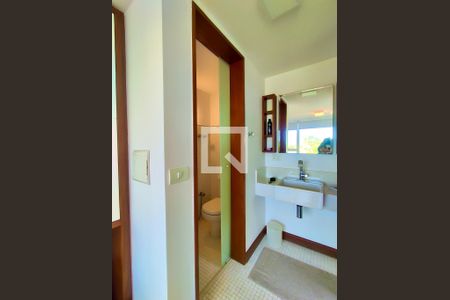 Casa à venda com 354m², 4 quartos e 2 vagas Casa à venda com 354m², 4 quartos e 2 vagasSuíte 3 banheiro