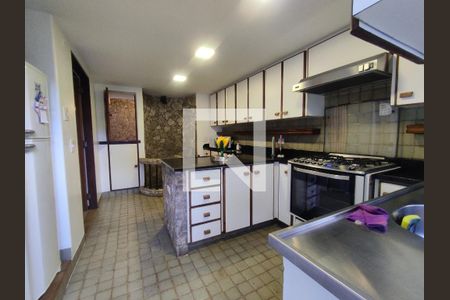 Casa à venda com 354m², 4 quartos e 2 vagas Casa à venda com 354m², 4 quartos e 2 vagasCozinha