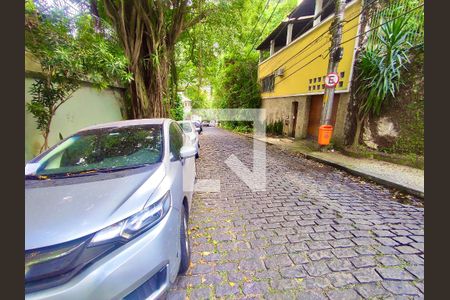 Casa à venda com 354m², 4 quartos e 2 vagas Casa à venda com 354m², 4 quartos e 2 vagasVista da Rua