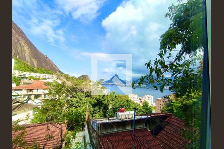 Casa à venda com 354m², 4 quartos e 2 vagas Casa à venda com 354m², 4 quartos e 2 vagasSuíte 3 vista