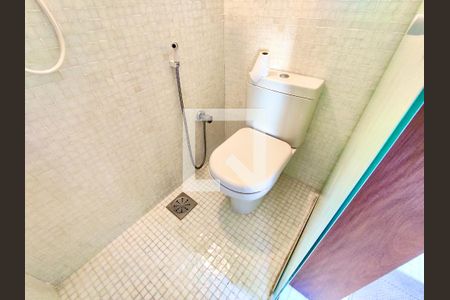 Casa à venda com 354m², 4 quartos e 2 vagas Casa à venda com 354m², 4 quartos e 2 vagasSuíte 3 banheiro