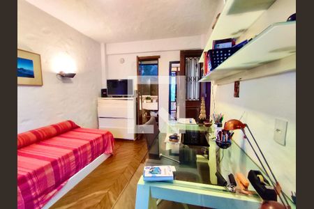 Casa à venda com 354m², 4 quartos e 2 vagas Casa à venda com 354m², 4 quartos e 2 vagasSuíte