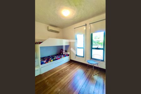 Casa à venda com 354m², 4 quartos e 2 vagas Casa à venda com 354m², 4 quartos e 2 vagasQuarto 1