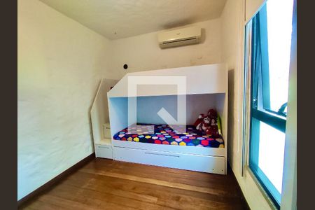 Casa à venda com 354m², 4 quartos e 2 vagas Casa à venda com 354m², 4 quartos e 2 vagasQuarto