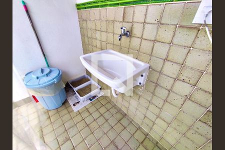 Casa à venda com 354m², 4 quartos e 2 vagas Casa à venda com 354m², 4 quartos e 2 vagasÁrea serviço