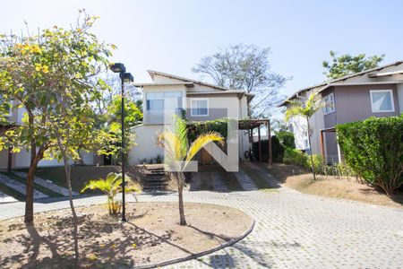 Casa de condomínio à venda com 170m², 3 quartos e 3 vagas Casa de condomínio à venda com 170m², 3 quartos e 3 vagasFachada