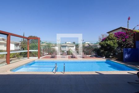 Casa de condomínio à venda com 170m², 3 quartos e 3 vagas Casa de condomínio à venda com 170m², 3 quartos e 3 vagasÁrea comum - Piscina
