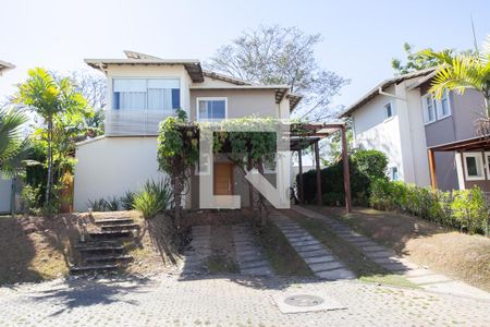Casa de condomínio à venda com 170m², 3 quartos e 3 vagas Casa de condomínio à venda com 170m², 3 quartos e 3 vagasFachada