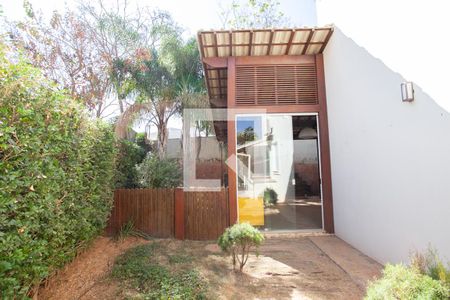 Casa de condomínio à venda com 170m², 3 quartos e 3 vagas Casa de condomínio à venda com 170m², 3 quartos e 3 vagasQuintal