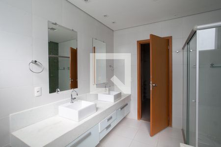 Casa de condomínio à venda com 170m², 3 quartos e 3 vagas Casa de condomínio à venda com 170m², 3 quartos e 3 vagasBanheiro da Suíte