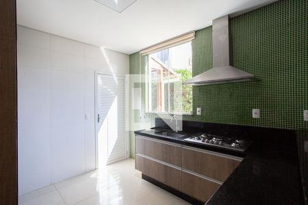 Casa de condomínio à venda com 170m², 3 quartos e 3 vagas Casa de condomínio à venda com 170m², 3 quartos e 3 vagasCozinha