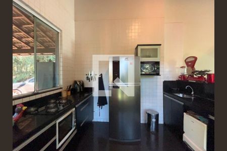 Casa de condomínio à venda com 300m², 4 quartos e 4 vagasCozinha