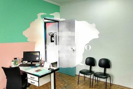 Casa à venda com 4 quartos, 300m² em Parque Tomas Saraiva, São Paulo